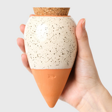 Load image into Gallery viewer, Olla wit met spikkels - natuurlijke plantenbewatering