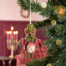 Afbeelding in Gallery-weergave laden, Hanger Beer met trommel Cyclaam