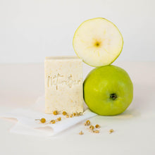 Afbeelding in Gallery-weergave laden, Apple &amp; chamomile baby zeep