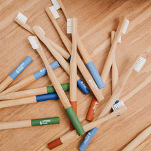 Afbeelding in Gallery-weergave laden, Bamboe tandenborstel blauw